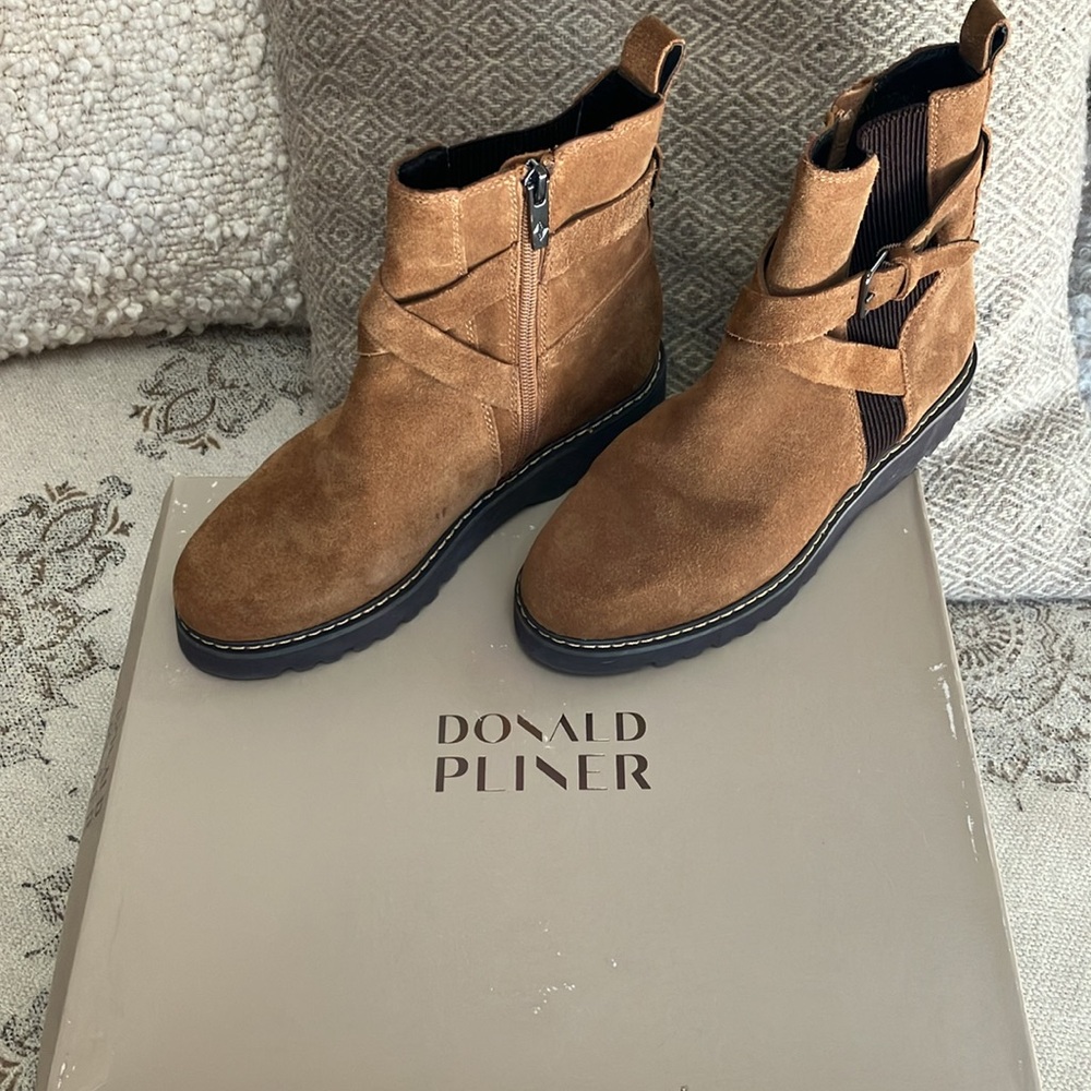 NEW Donald Pliner Captain Suede Boots